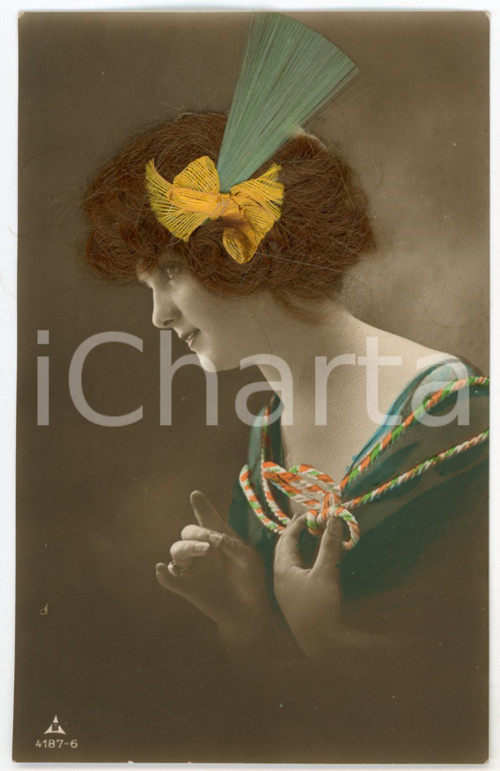 1920 ca REAL HAIR old postcard - Portrait of a woman with yellow ribbon Cartolina postale d'epoca, con inserti reali (capelli e nastri), non viaggiata.CONDIZIONI: GFORMATO: 9x14 cm    originale e autentica 1