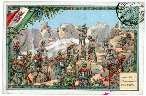 1915 WW1 - GRAN SASSO Alpini innalzano il Tricolore - Cartolina ILLUSTRATA FP NV  Cartolina d'epoca, viaggiata.CONDIZIONI: POOR (piegature agli angoli e segni di inchiostro al recto)FORMATO: FP    originale e autentica 1