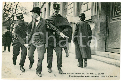 1906 PARIS La manifestation du Ier Mai - Une arrestation mouvementée *CPA  Cartolina postale d'epoca, viaggiata. FAIR/discreto piccola impressione di inchiostro al verso Formato: 14x9 cm originale e autentica 1