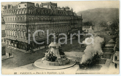 1910 ca VALENCE - FRANCE Place de la République - Carte postale FP NV  Cartolina postale d'epoca, non viaggiata. FAIR/discreto Lievi smussature agli angoli Formato: FP originale e autentica 1