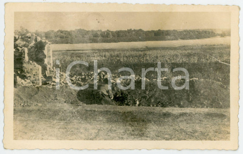 1943 WW2 ARMIR Campagna di RUSSIA - Postazione di tiro - Foto 14x9 cm Fotografia d'epoca, in formato cartolina postale, scattata durante le operazioni dell'ARMIR (Armata italiana in Russia o 8&ordf; Armata) nella campagna di Russia. CONDIZIONI: F (difetti di stampa)FORMATO: 14x9 cm    originale e autentica 1