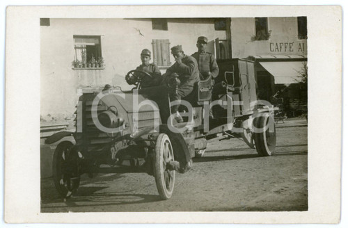 1915 ca WW1 - REGIO ESERCITO Soldati a bordo di una camionetta - Foto 13x9 cm  Fotografia d'epoca in formato cartolina postale, non viaggiata. FAIR/discreto Lievi smussature agli angoli Formato: 9x13 originale e autentica 1