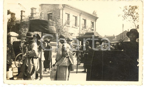 1935 ca CINA TIENTSIN Festa cinese - Corteo (2) Foto 11x7 cm Fotografia d'epoca.CONDIZIONI: G FORMATO: 11x7 cm    originale e autentica 1
