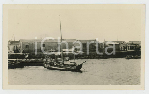 1935 ca SINGAPORE - Paesaggio fluviale con barca - Foto VINTAGE 11x7 cm Fotografia d'epoca.CONDIZIONI: GFORMATO: 11x7 cm    originale e autentica 1