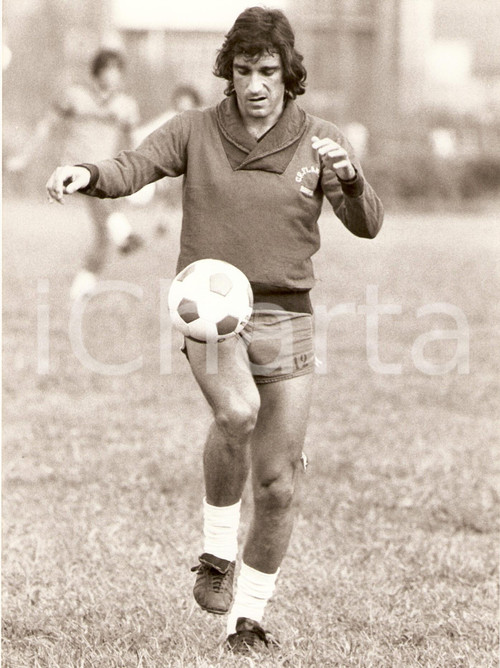 Fotografia d epoca originale 1980 ca BRASILE Calcio FLAMENGO Paulo CÃ©sar CARPEGIANI Palleggia Fotografia 1