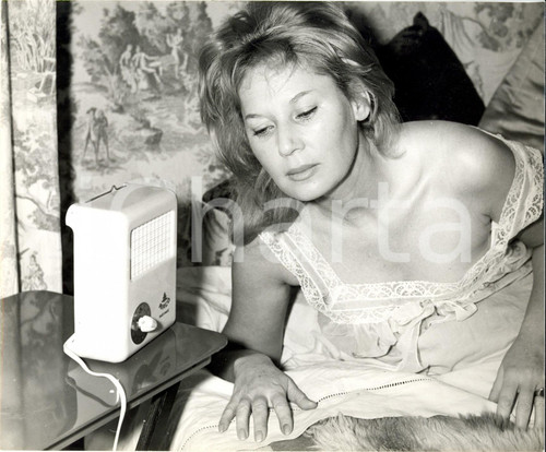 Fotografia d epoca originale 1955 ca PARIS F Tilda THAMAR atomica argentina ritratta nel suo letto Foto 1