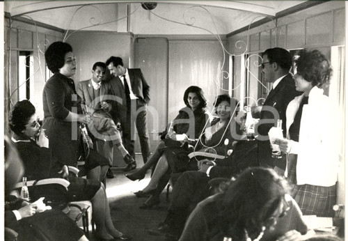 Fotografia d epoca originale 1960 ca AMMAN Hussein di GIORDANIA a una festa di famiglia Foto 31x21 1