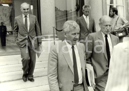 1984 PARIS (F) Hubert CURIEN et Haroun TAZIEFF Prévention risques naturels Photo