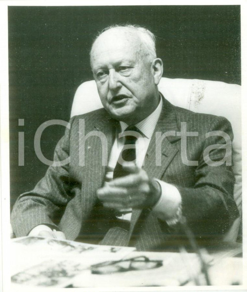 1980 ca STRASBOURG Politico Pierre PFLIMLIN durante conferenza stampa Fotografia