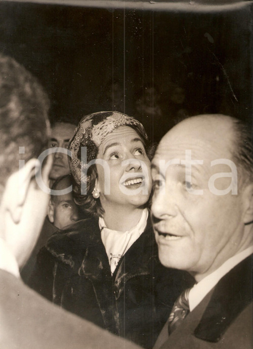 1960 MADRID Fabiola MORA Y ARAGON riceve l'omaggio della città *Foto (4) DATA: 1960 LUOGO: MADRIDTITOLO: DONNA FABIOLA MORA Y ARAGON IN VISITADESCRIZIONE: Fotografia d'epoca.FORMATO: 21 x 30 cm CONDIZIONI: buone (ma lievi piegature agli angoli)  Vera fotografia d'epoca, originale, autentica.     originale e autentica 1