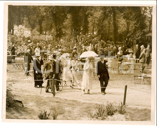1930 ca LONDON Queen Mary and King George V at CHELSEA Flower Show *Photo