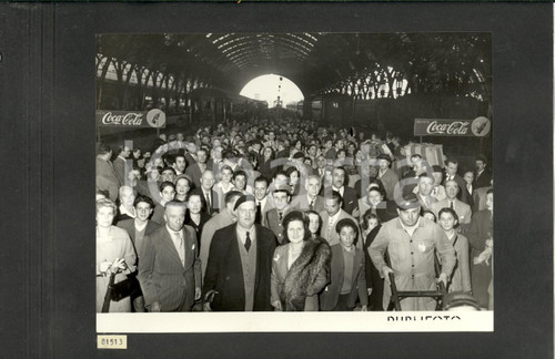 1950 MILANO Ritorno musicisti del TEATRO ALLA SCALA - Famiglie in attesa *Foto