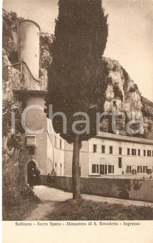 1935 SUBIACO Uomini parlano con frate all'ingresso del SACRO SPECO *Cartolina FP