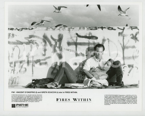 1991 FIRES WITHIN Vincent D'ONOFRIO Greta SCACCHI Foto 25x20 cm Fotografia di agenzia. FAIR/discreto Macchia di inchiostro al recto Formato: 25x20 originale e autentica 1