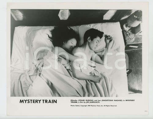 1989 MYSTERY TRAIN Youki KUDOH Masatoshi NAGASE Foto 25x20 cm (1) Fotografia di agenzia. CONDIZIONI:FAIR/discreto Lieve piegatura angolo superiore destroFORMATO: 25x20 originale e autentica 1
