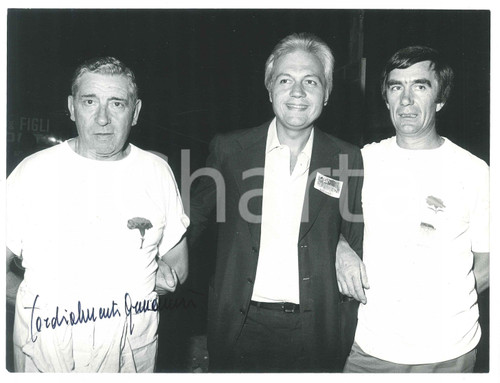 1975 ca MILANO PSI Festa dell'Avanti! - Walter ARMANINI - Foto AUTOGRAFO (5) Fotografia originale, autografata dall'assessore Walter Armanini. CONDIZIONI:GOOD/buono piccoli difetti di stampaFORMATO: 24x18 cm originale e autentica 1