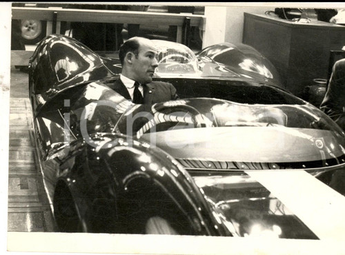 1964 LONDON BRITISH MOTOR SHOW Stirling MOSS su una nuova LOTUS 300 *Foto