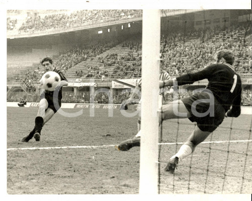 1967 CALCIO SERIE A MILAN-SPAL 2-0 Secondo goal di Bruno MORA *Foto DANNEGGIATA