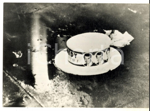 1968 LOS ANGELES Attentato Bob KENNEDY - Cappello democratico sul sangue *Foto