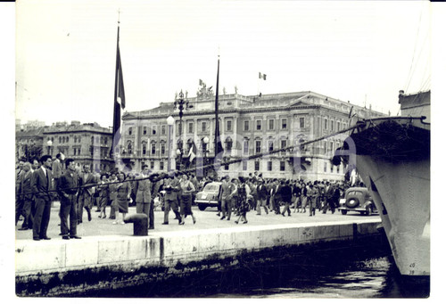 1954 TRIESTE ITALIANA Scene di entusiasmo per le vie della città *Foto 
