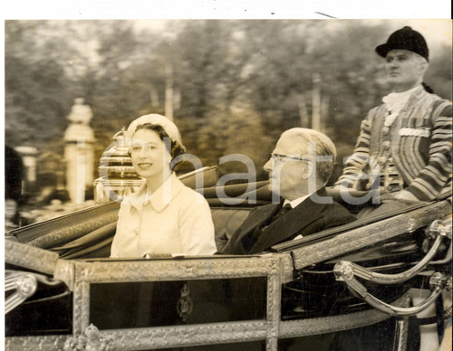 1958 LONDON Queen Elizabeth II with Italy's president Giovanni GRONCHI *Photo
