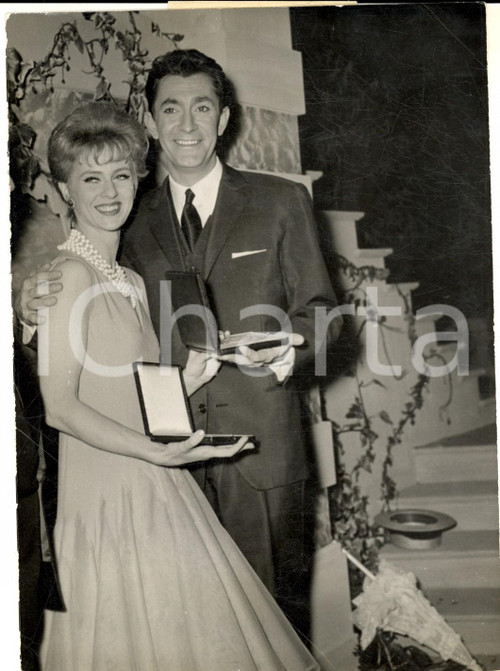 1961 CANNES Grand Prix EUROVISION - Jean-Claude PASCAL après la victoire *Photo