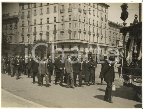 1940 ca MILANO Corso Concordia - Processione funebre per Innocente Galimberti