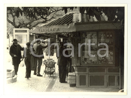 1970 ca LISBOA VINTAGE - Un chiosco di giornali e souvenir *Foto ARTISTICA 24x18
