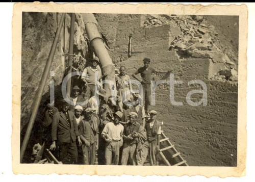 1940 ca NORD ITALIA Operai davanti a galleria di scavo (MINIERA?) *Foto 9x6