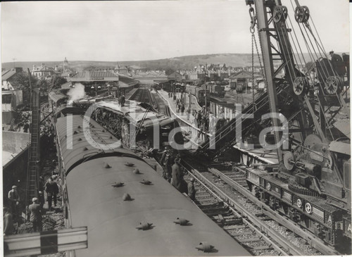 1958 EASTBOURNE Station - Wrecked coaches of eletric train lying on their side 