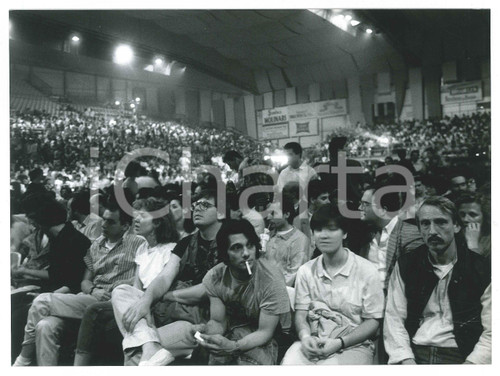 1975 ca ITALIA Concerto di Frank ZAPPA - Pubblico in attesa  - Foto 24x18 cm