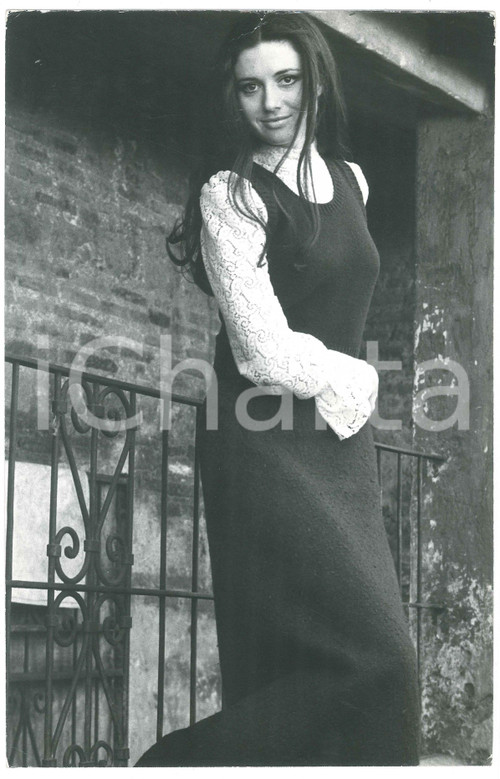 1970 ca COSTUME ITALIA Gigliola CINQUETTI - Ritratto in campagna (1) Foto 20x30