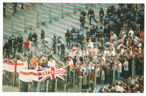 1997 ROMA Calcio ITALIA - INGHILTERRA 0-0 Polizia e tifosi in tribuna *Foto (1)