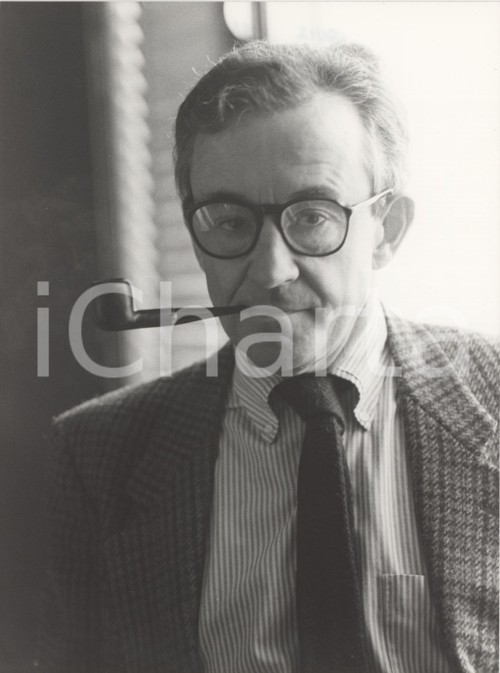 1985 ca MILANO Terrazza Martini - Louis MALLE fuma la pipa - Foto 18x24 cm
