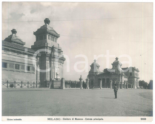 1920 ca MILANO Anziano al Cimitero di MUSOCCO Foto seriale 10568 - 24x19 cm