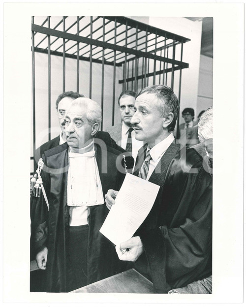 1985 ca Tribunale di MILANO - Avvocato CARPISANI - Foto 20x25 cm
