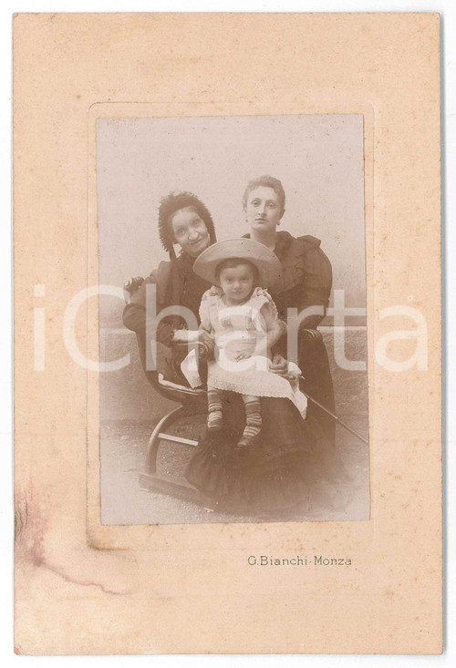 1900 ca MONZA Tre generazioni di donne - Ritratto di famiglia - Foto G. BIANCHI