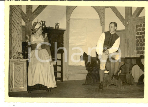 1940 ca BAD GRÖNENBACH - TEATRO - Scena di coppia in costume - Foto