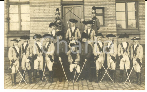 1910 ULM (GERMANY) Gruppo di uomini in costume storico militare *Foto cartolina
