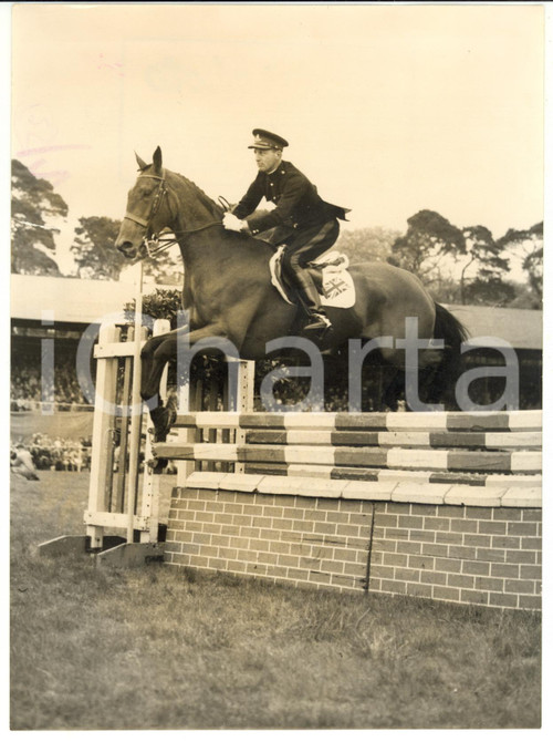 1955 WINDSOR European Horse Trials - KILBARRY ridden by Frank WELDON *Photo