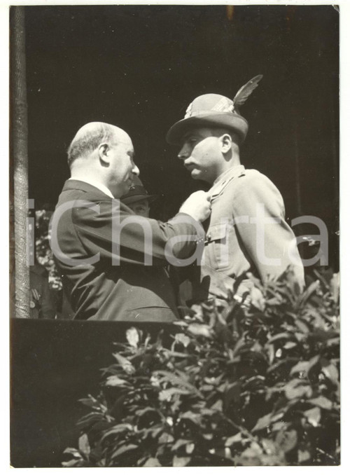 1954 ROMA Cerimonia GUARDIA FINANZA - Mario SCELBA consegna medaglia al valore