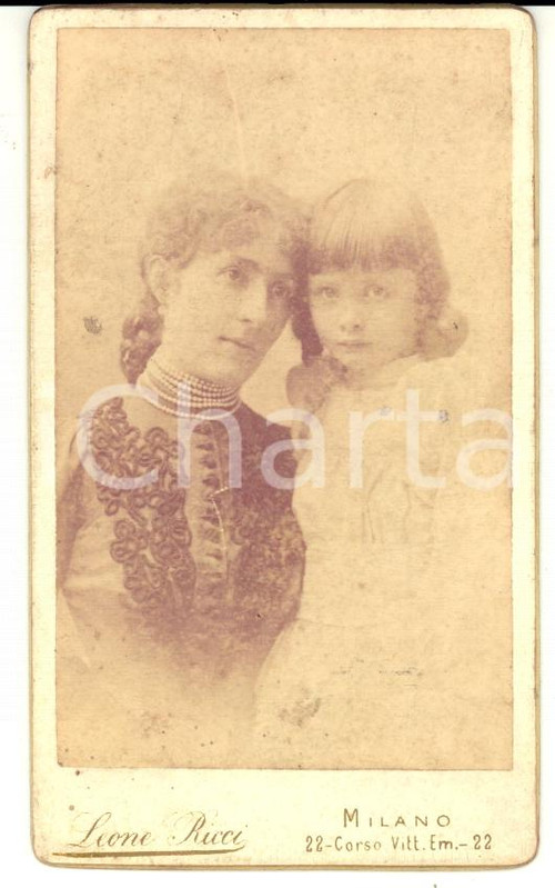 Fotografia d'epoca originale 1900 ca MILANO Ritratto di giovane madre con la figlia *Fotografia LEONE RICCI 1