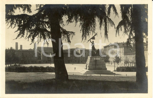 Cartolina originale da collezione 1930 ca BOLOGNA Piazza 8 AGOSTO con monumento ai caduti *Cartolina FP NV 1