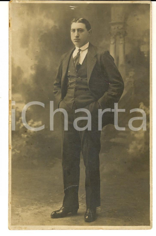 Fotografia d epoca originale 1920 ca MILANO Ritratto di giovane uomo Foto cartolina BRESSANI & FARABOLA 1