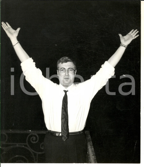 Fotografia d epoca originale 1960 ca PARIS Ritratto di attore rivolto al pubblico Fotografia LYNX 21x24 cm 1