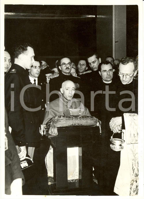 Fotografia d epoca originale 1940 ca MILANO Ildefonso SCHUSTER Cardinale alla cripta Casa del fascio Foto 1