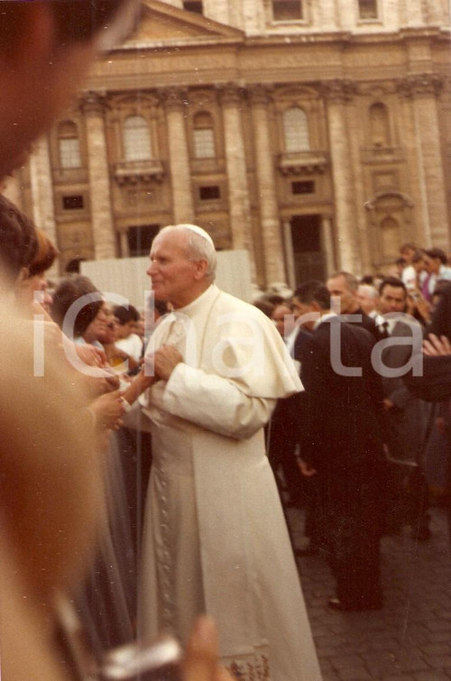 Fotografia d epoca originale 1980 ca VATICANO Papa GIOVANNI PAOLO II tra i fedeli in piazza San Pietro Foto 1