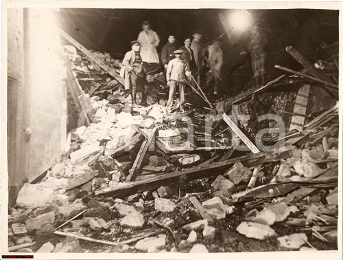Fotografia d epoca originale 1930 Lyon, Catastrophe de FourviÃ¨re, ricerca cadaveri 1