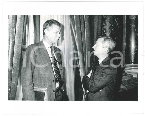 1985 ca COSTUME ITALIA - Carlo CARACCIOLO Ritratto dell'imprenditore - Foto (3) Fotografia di agenzia. FAIR/discreto lievi difetti al recto Formato: 25x20 cm originale e autentica 1