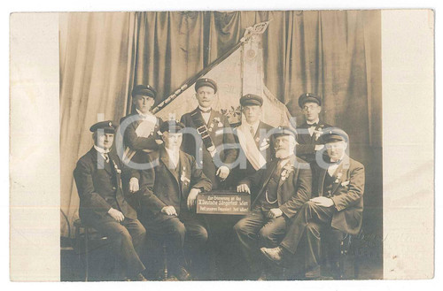 1928 WIEN - X Deutsche SÃ¤ngerfest - Group portrait - Photo 14x9 cm Fotografia d'epoca, in formato cartolina postale.  POOR/danneggiato piegature Formato: 14x9 cm originale e autentica 1